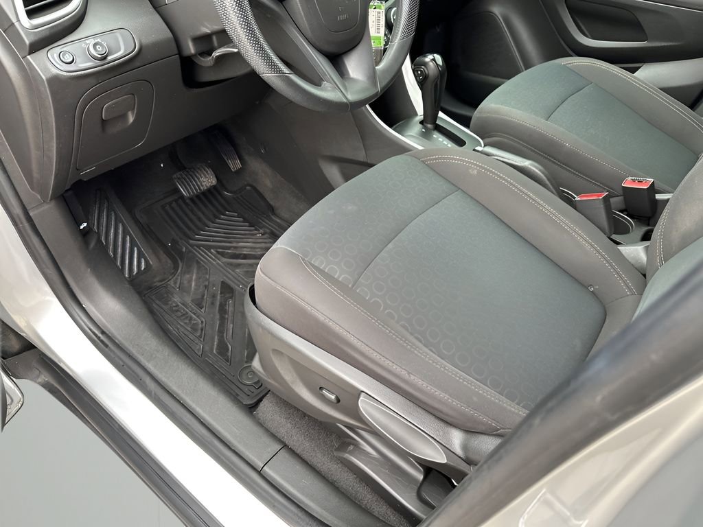 Certified 2020 Chevrolet Trax LS w/ Tint and Cruise Package image 27