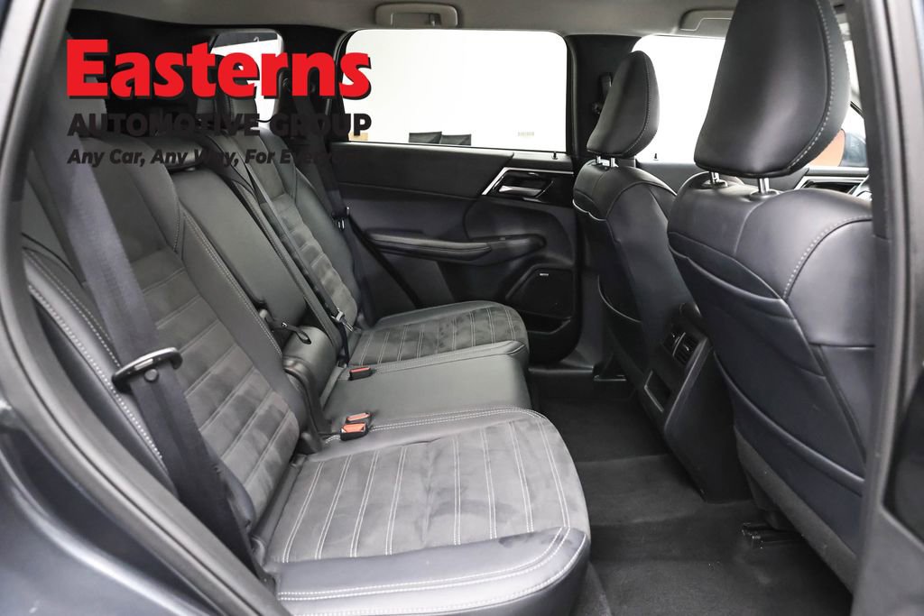 Used 2025 Mitsubishi Outlander SE AWD/4WD image 23