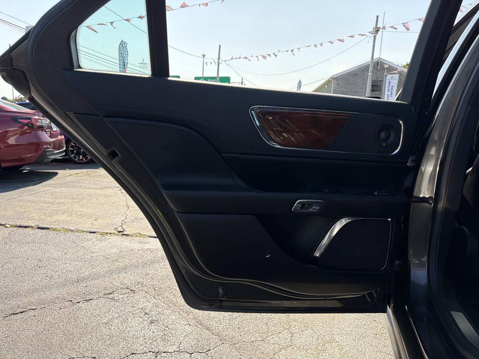 Used 2018 Lincoln Continental Reserve AWD/4WD image 31