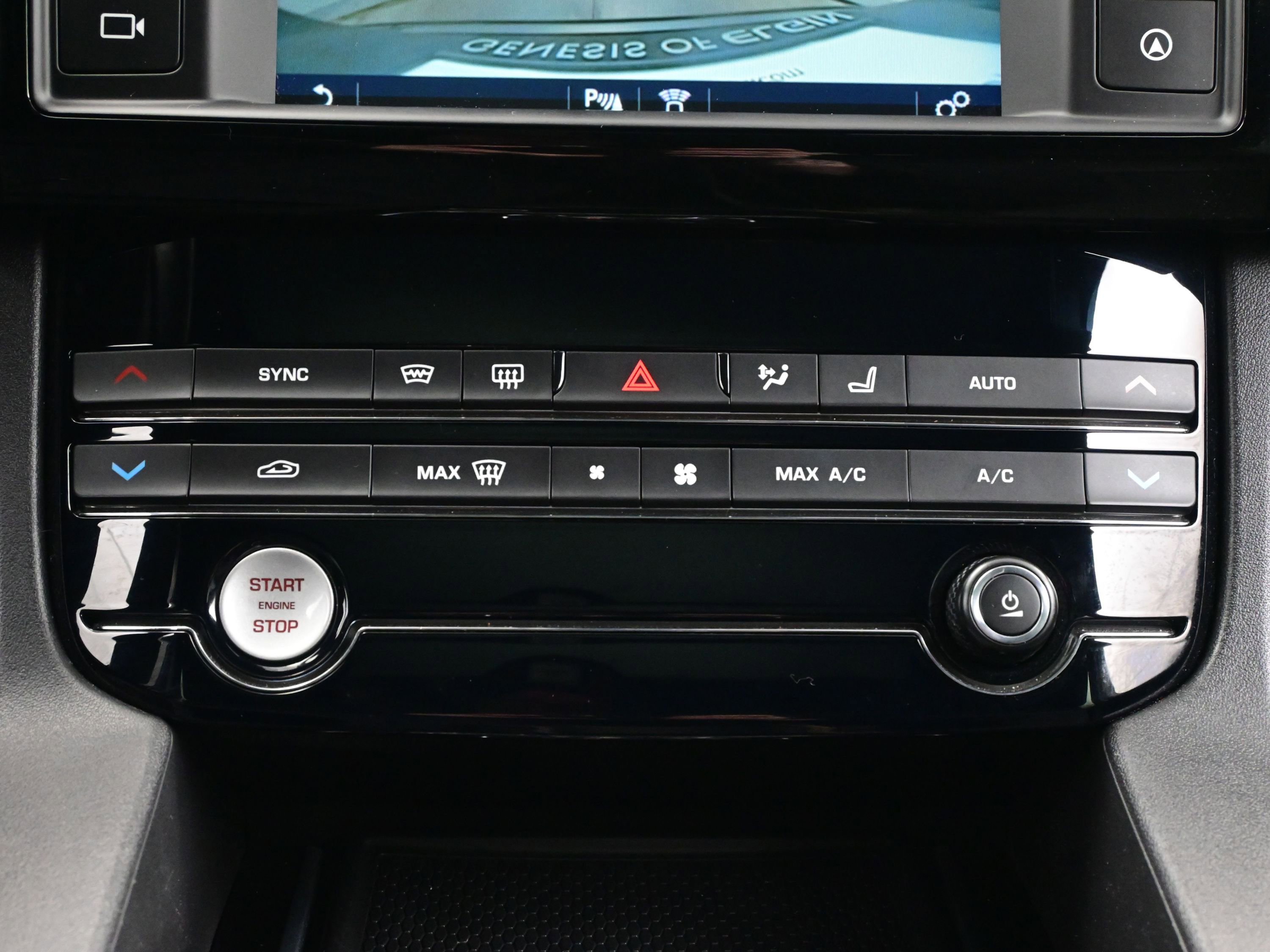 Used 2017 Jaguar F-PACE Premium image 21