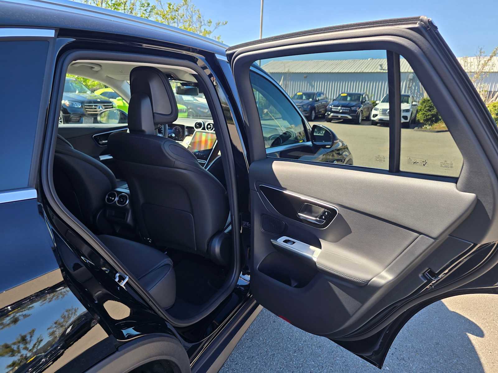 Used 2025 Mercedes-Benz GLC 350e 4MATIC image 15