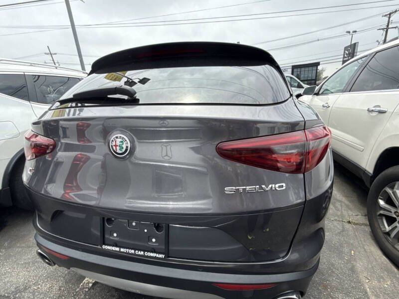 Used 2018 Alfa Romeo Stelvio AWD image 4