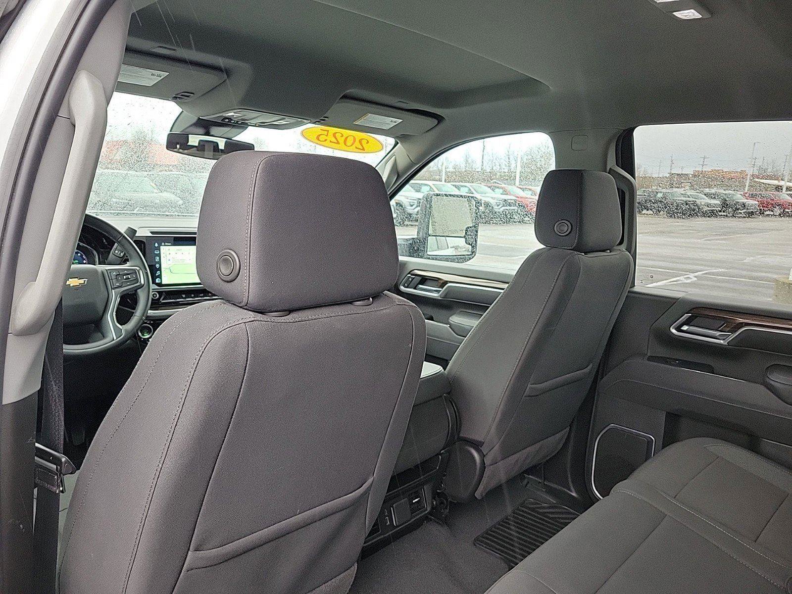 Used 2025 Chevrolet Silverado 2500 LT w/ Convenience Package image 12