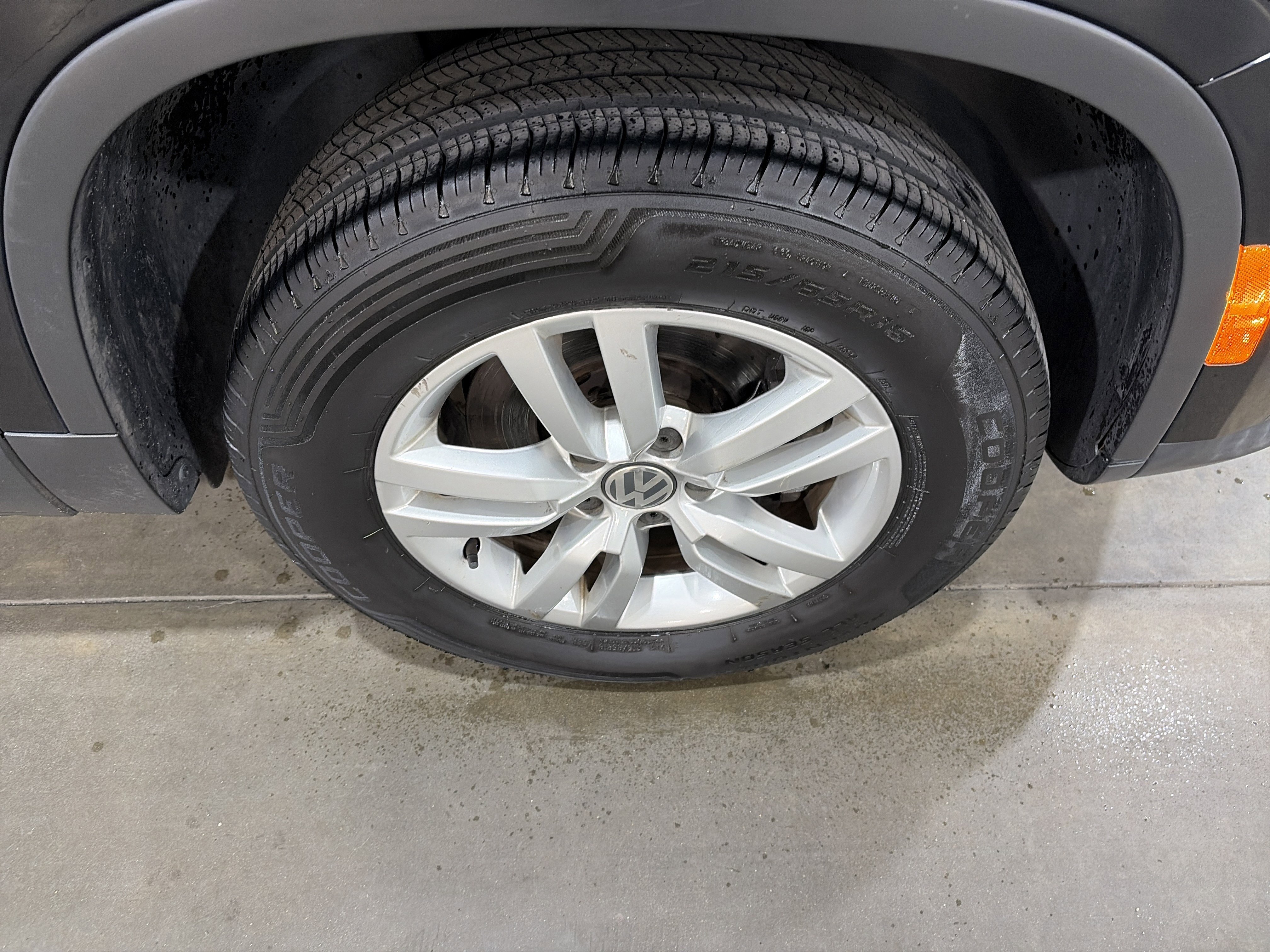 Used 2017 Volkswagen Tiguan S image 13