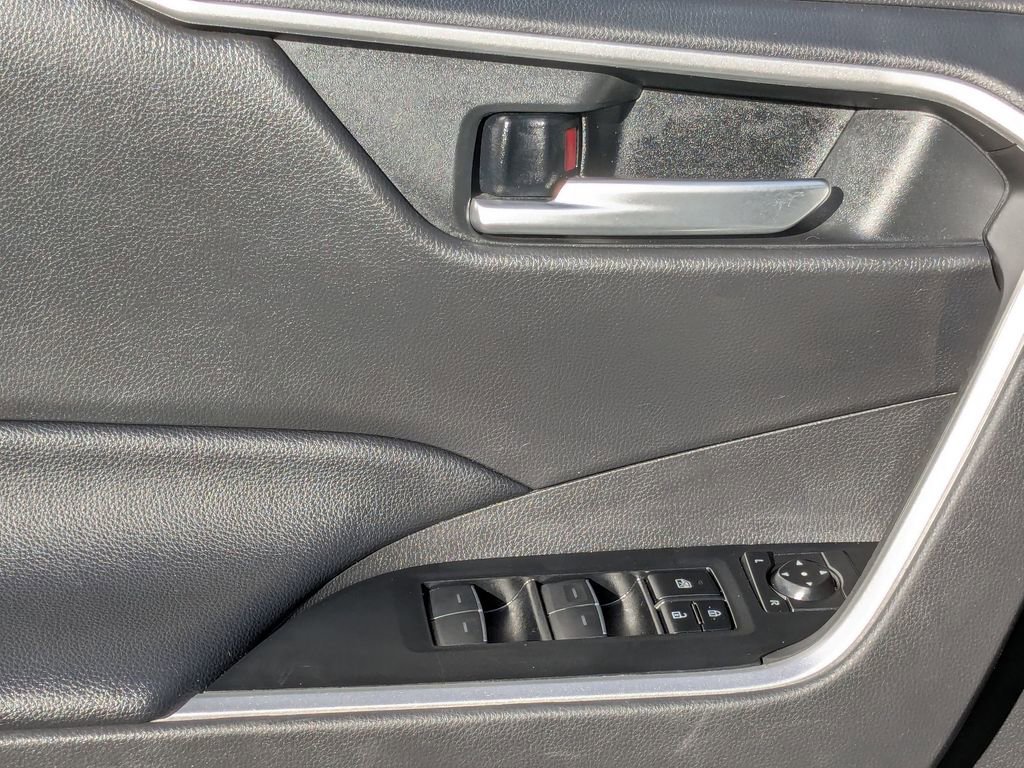 Used 2024 Toyota RAV4 XLE FWD image 12