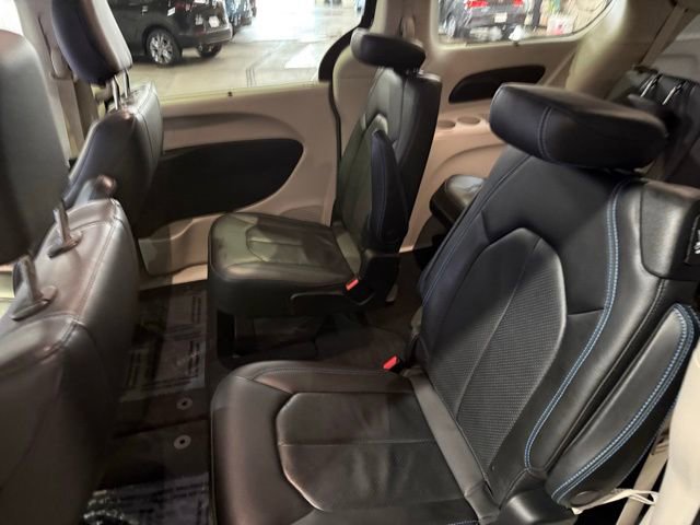 Used 2021 Chrysler Pacifica Touring-L image 30