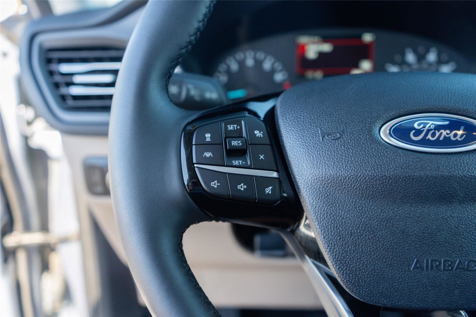 Used 2022 Ford Escape SEL image 13