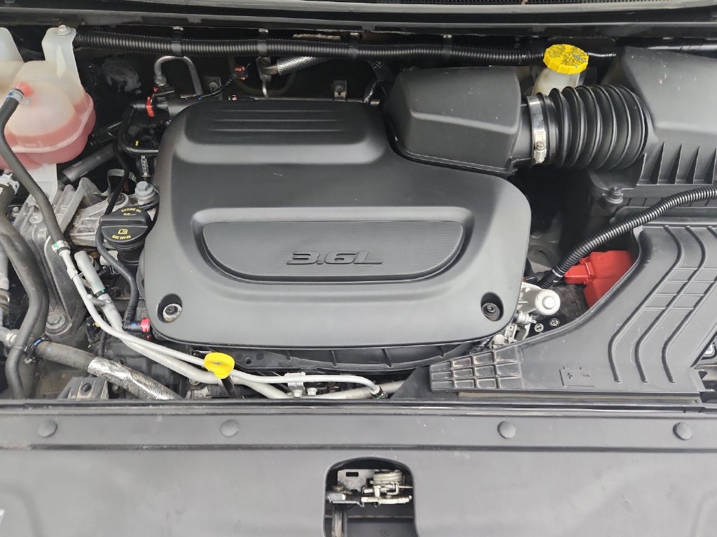 Certified 2024 Chrysler Pacifica Touring-L FWD image 38