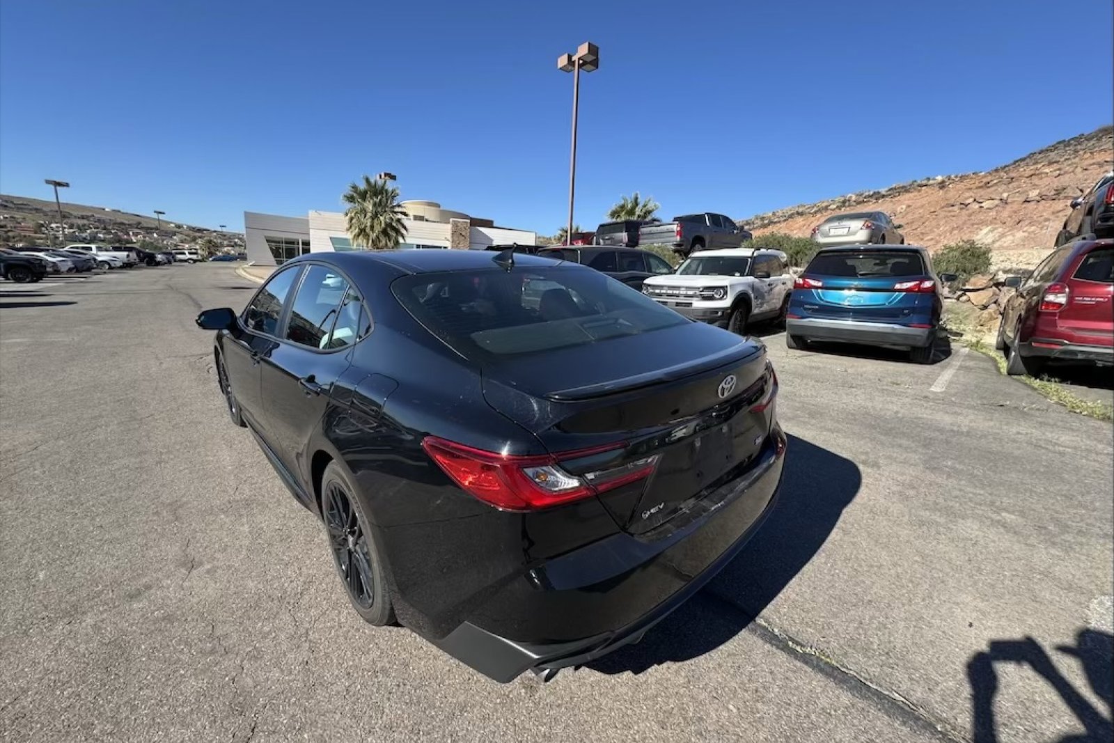 Used 2025 Toyota Camry SE image 3