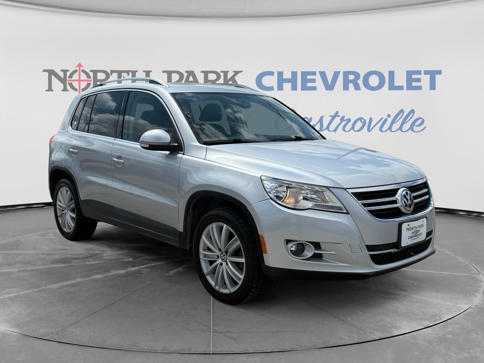 Used 2011 Volkswagen Tiguan 2WD image 3