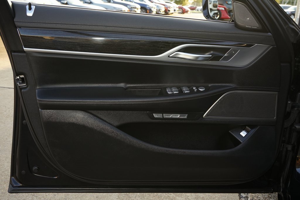 Used 2018 BMW 740i image 15