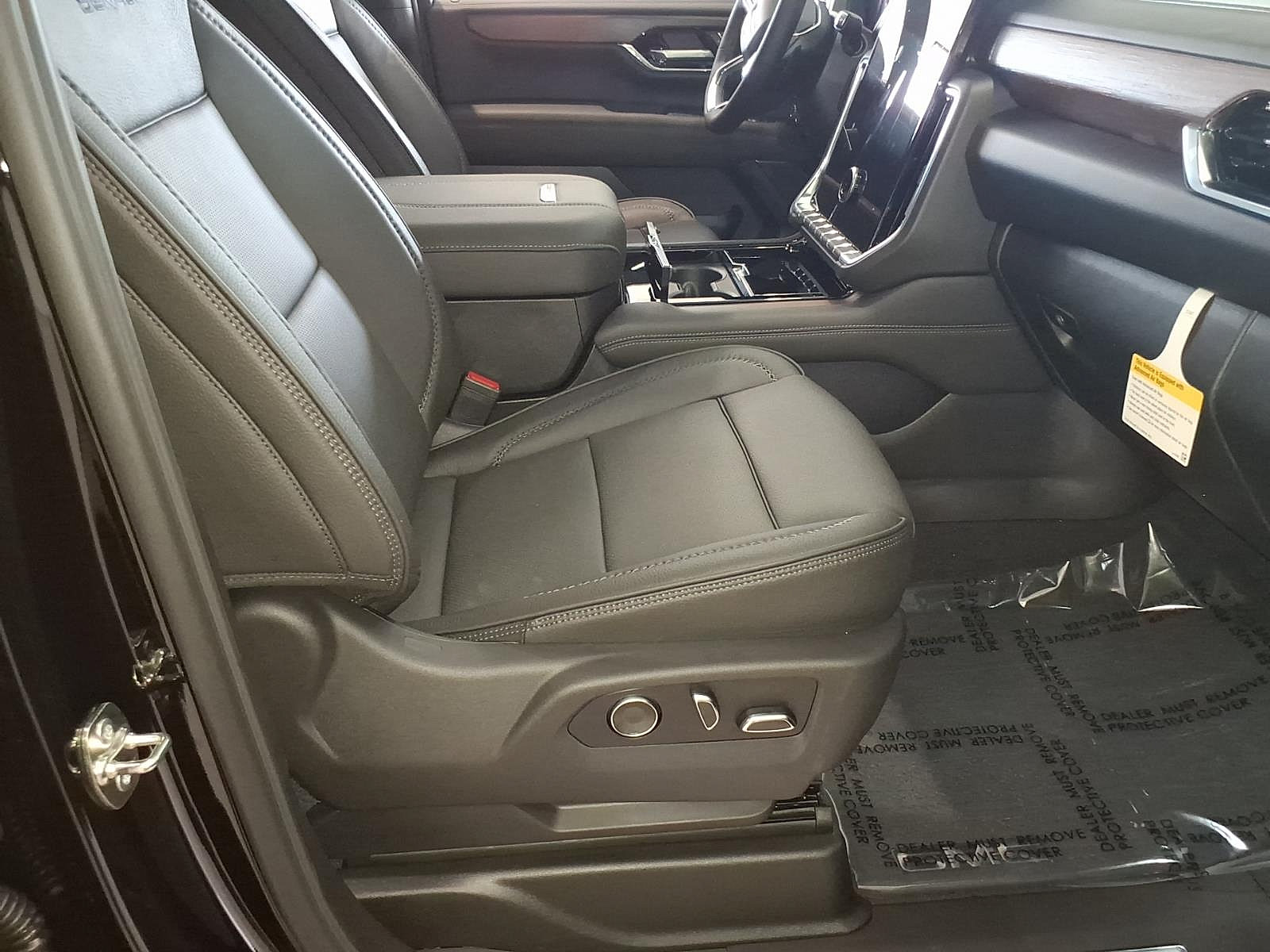 New 2026 GMC Yukon Denali AWD/4WD image 8