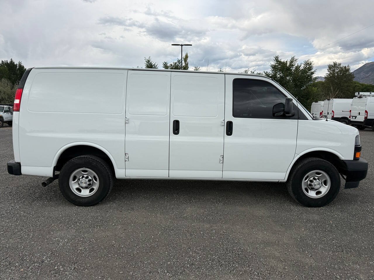 Used 2021 Chevrolet Express 2500 RWD image 2