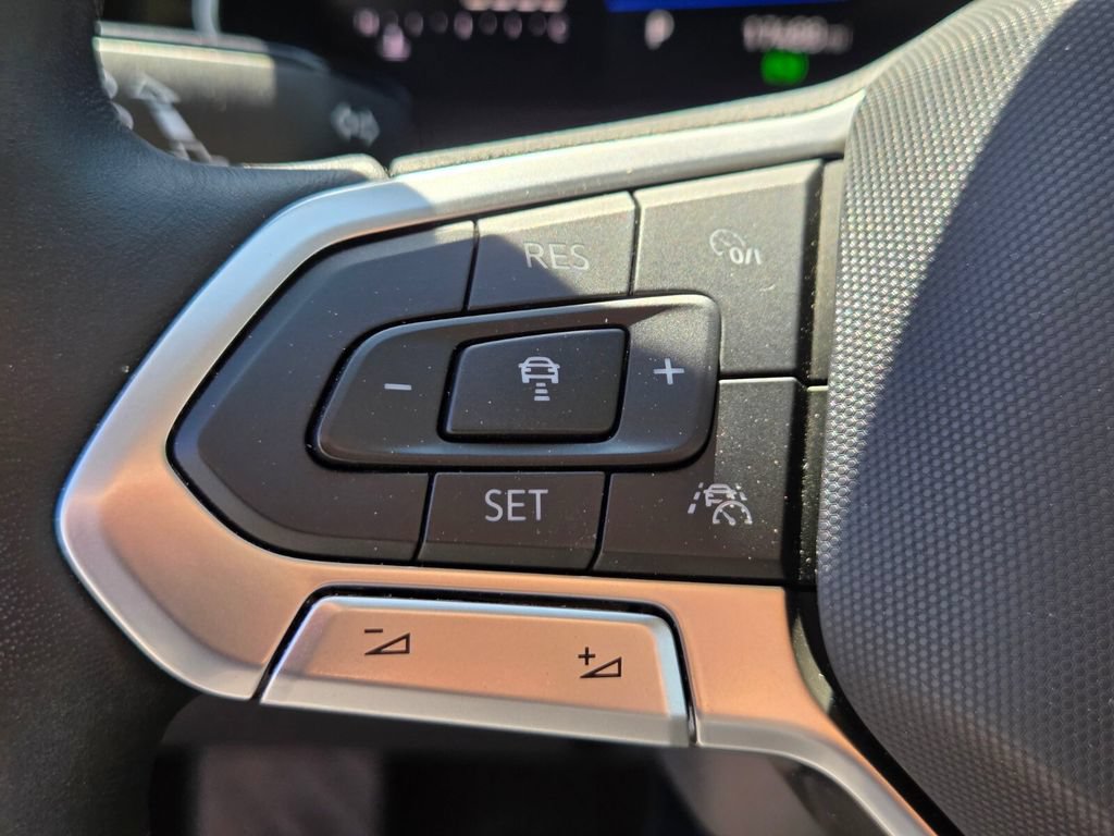 Used 2024 Volkswagen Jetta SE w/ Panoramic Sunroof Package FWD image 20