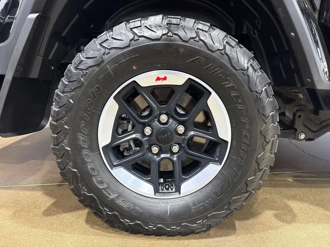 Used 2023 Jeep Gladiator Overland w/ Cold Weather Group AWD/4WD image 26
