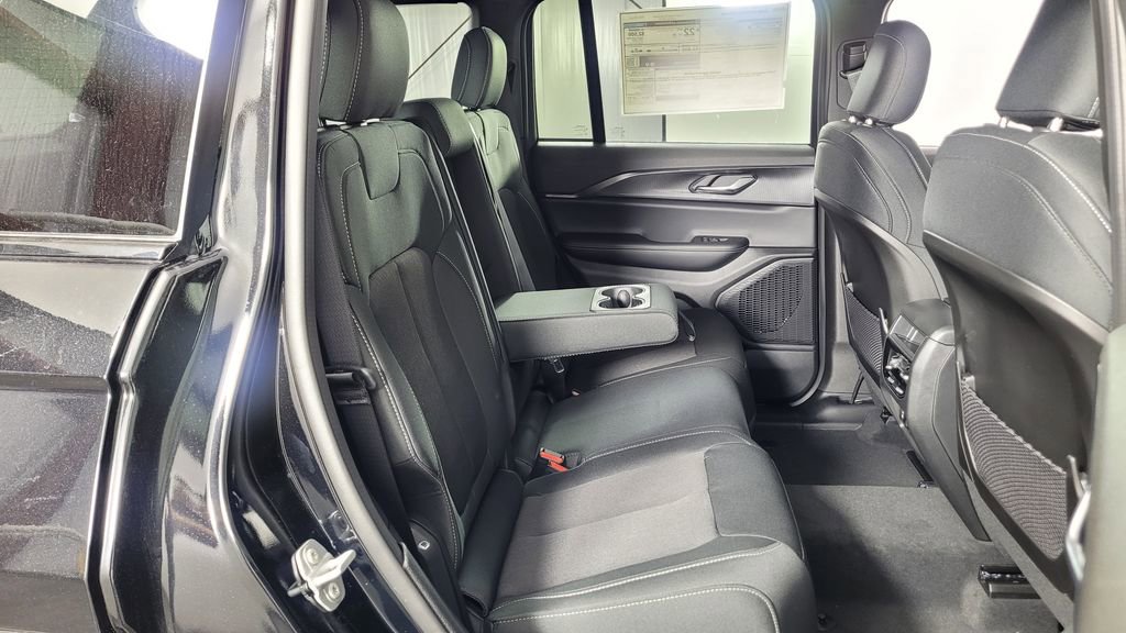 New 2025 Jeep Grand Cherokee Laredo w/ Luxury Tech Group I image 33