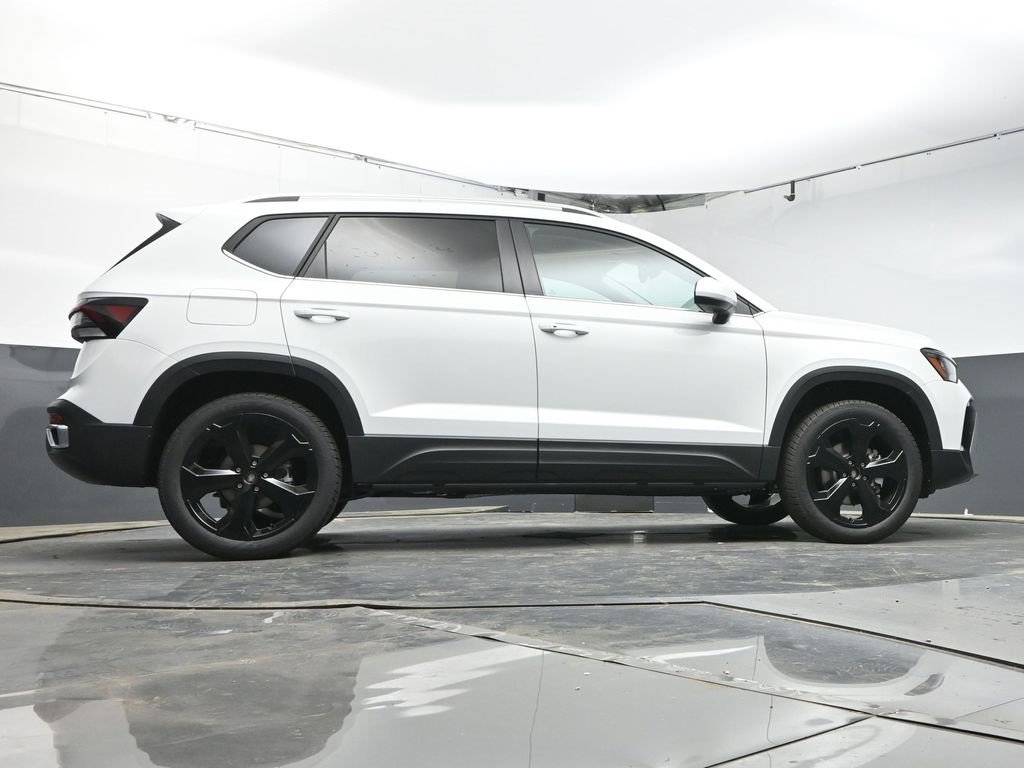 Used 2025 Volkswagen Taos SEL image 39