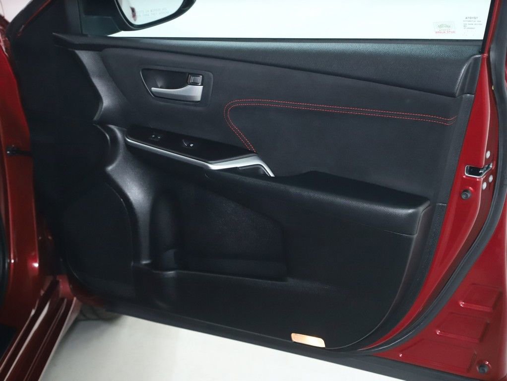 Used 2015 Toyota Camry XSE image 33