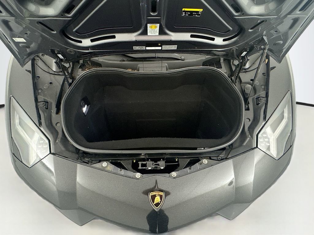 Used 2018 Lamborghini Aventador S image 27