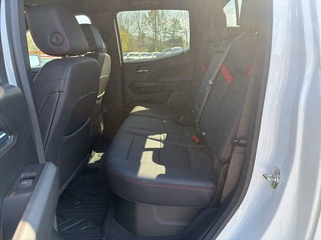 Used 2024 Chevrolet Colorado Z71 w/ LPO, Dark Essentials Package image 12