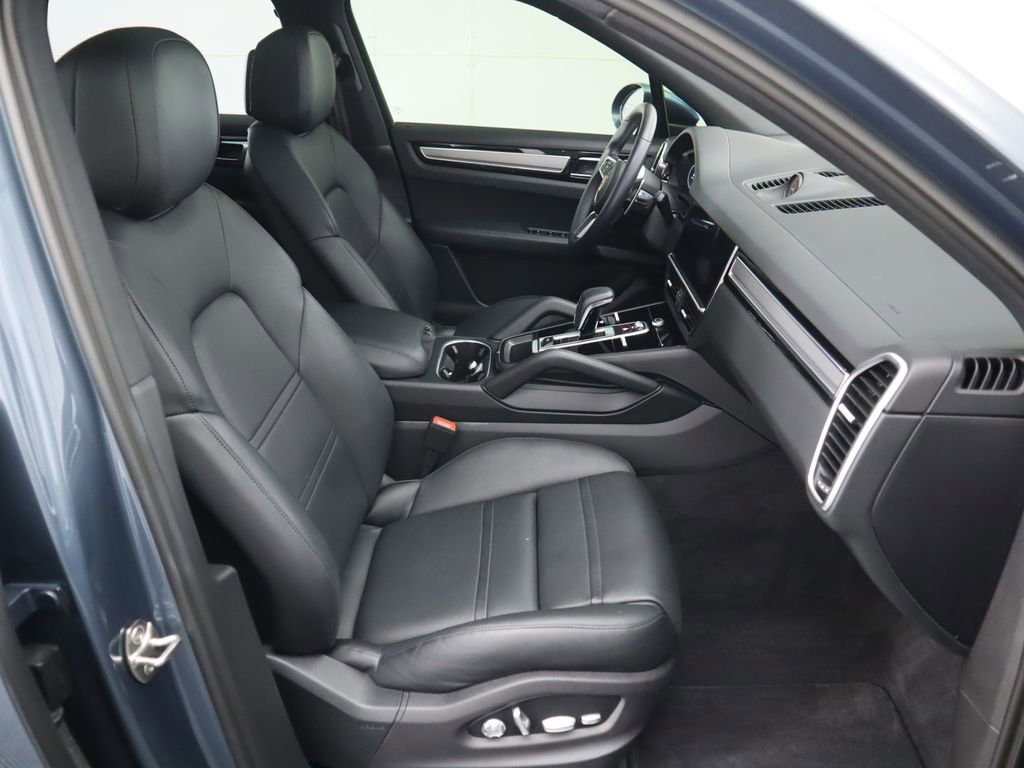 Used 2020 Porsche Cayenne S image 21