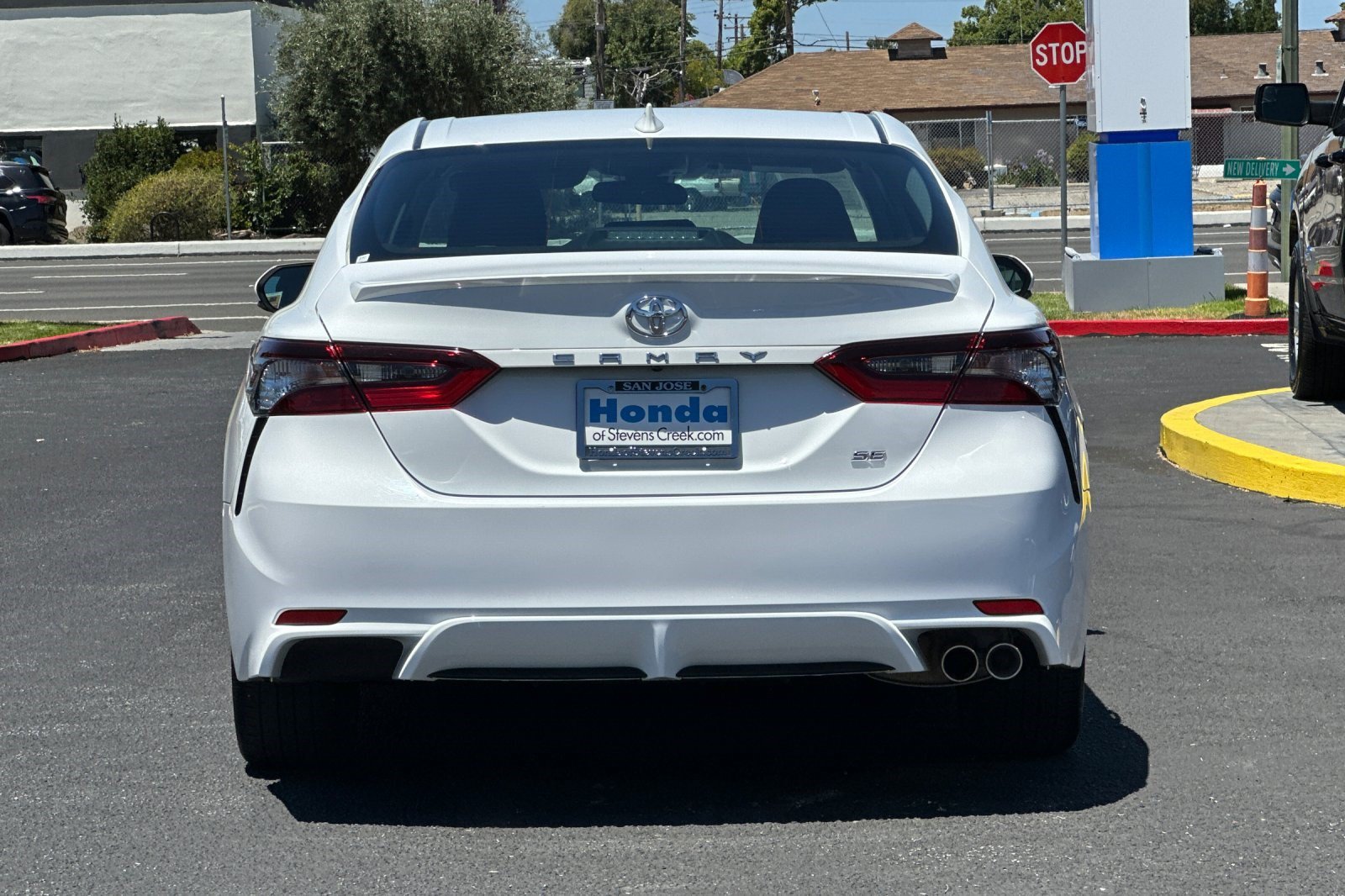 Used 2023 Toyota Camry SE FWD image 9