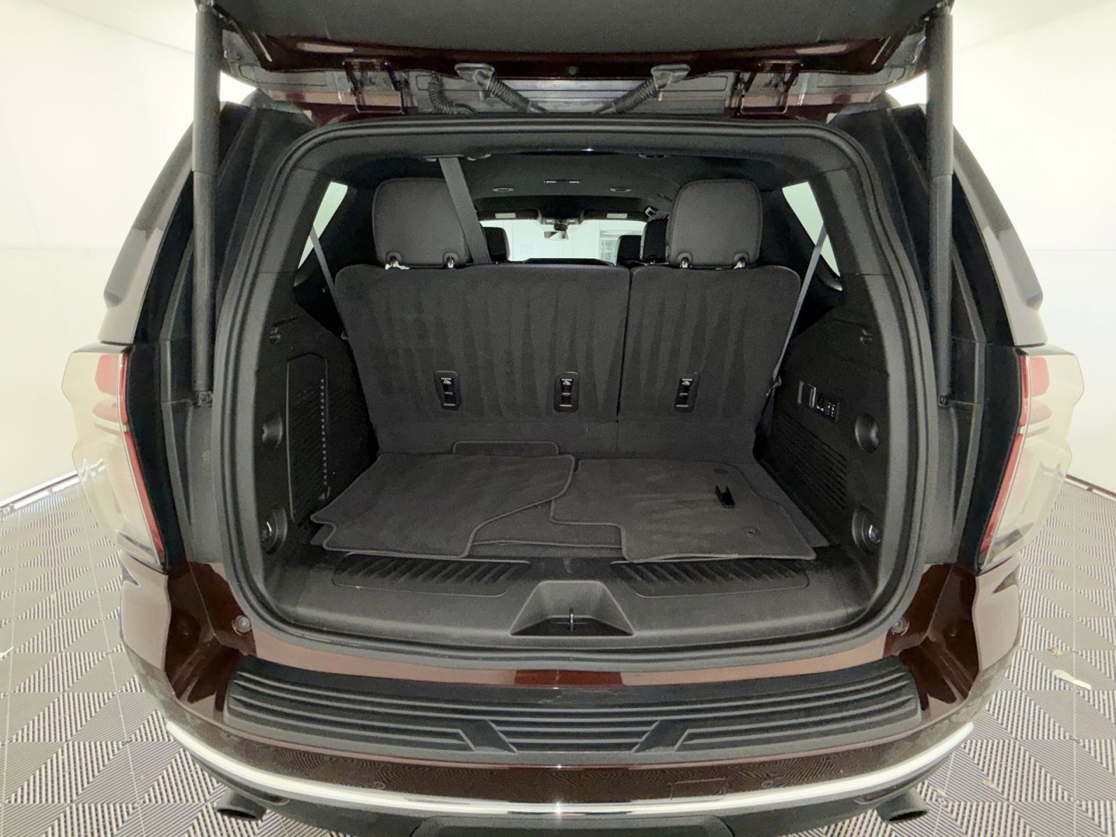 Used 2022 Chevrolet Tahoe LT w/ Luxury Package image 25