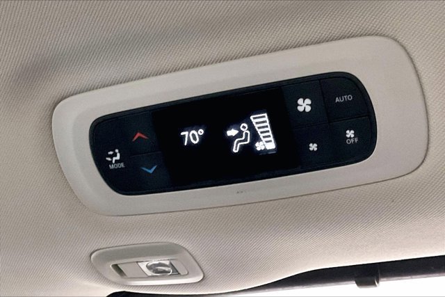 Used 2021 Chrysler Pacifica Touring-L w/ Uconnect Theater Family Group FWD image 35