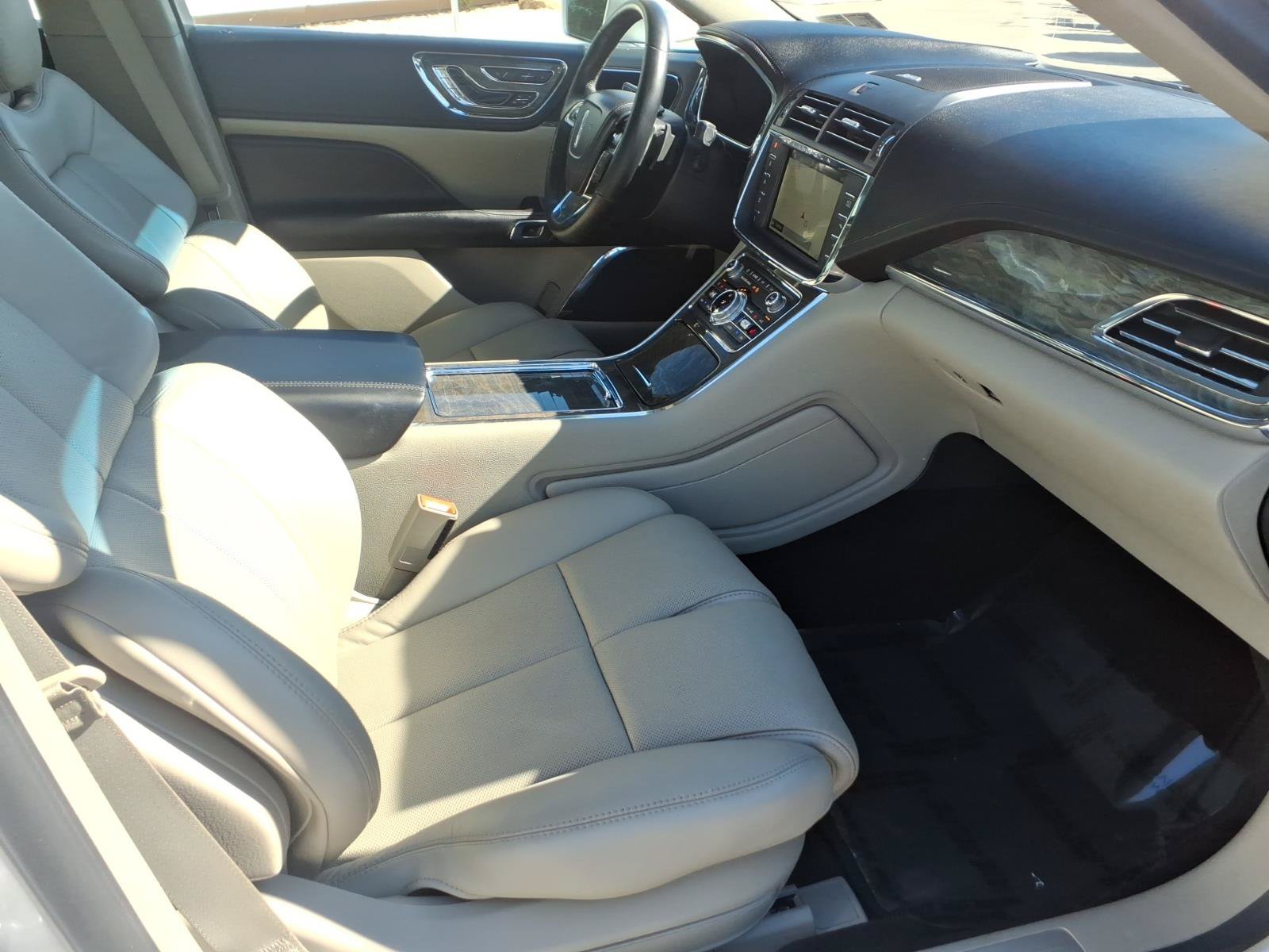 Used 2018 Lincoln Continental Reserve FWD image 27