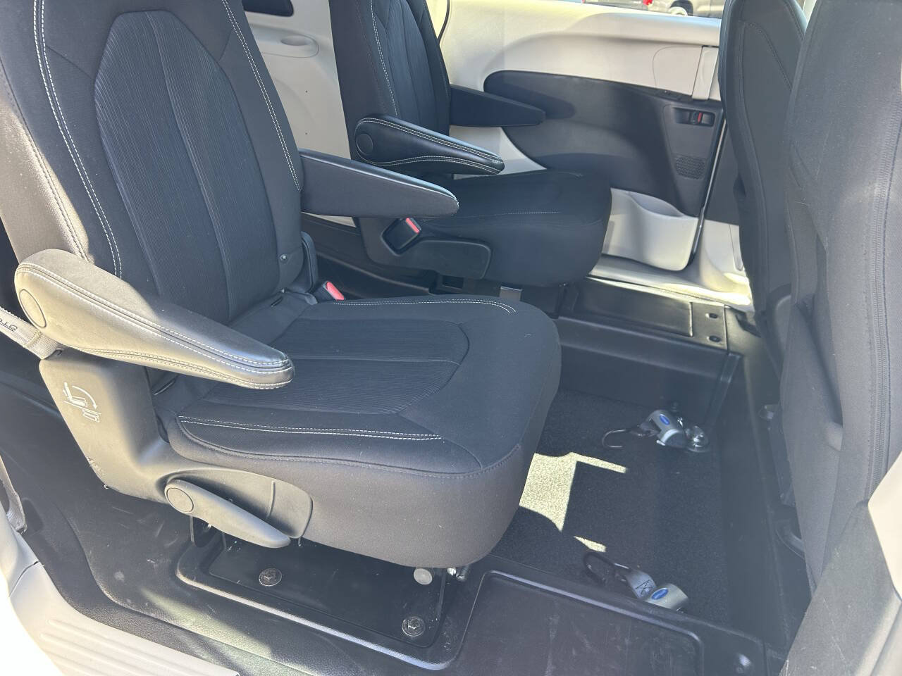 Used 2023 Chrysler Voyager LX FWD image 23