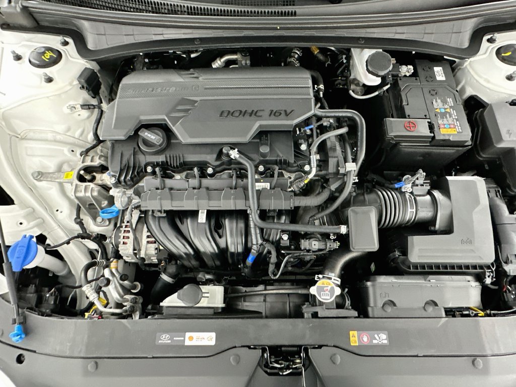 Used 2025 Hyundai Elantra Sport FWD image 31