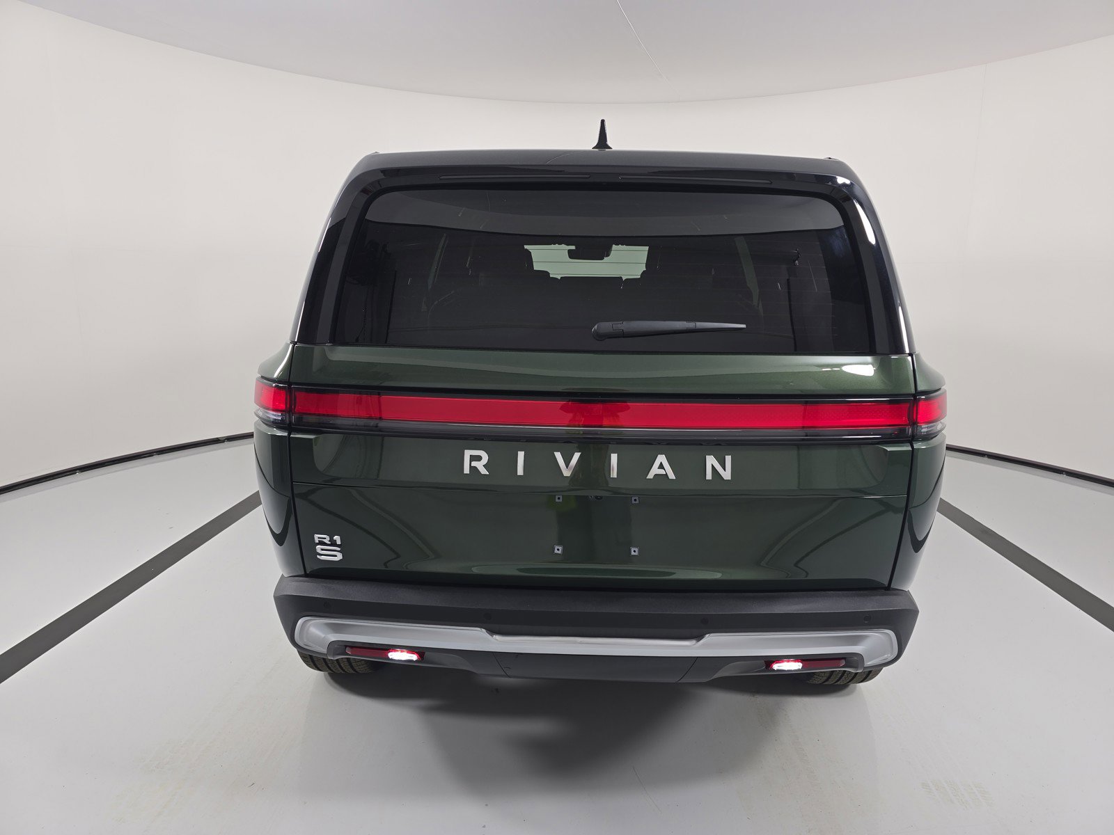 Used 2024 Rivian R1S Adventure image 4