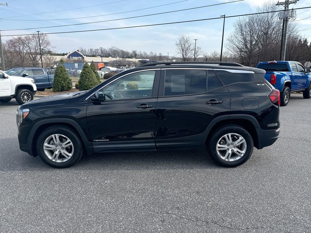 Used 2022 GMC Terrain SLE w/ Driver Convenience Package FWD image 4