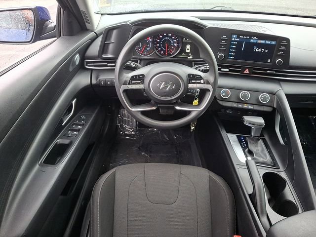 Used 2021 Hyundai Elantra SE FWD image 11