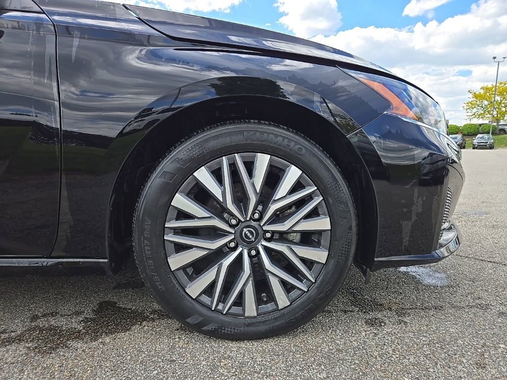Used 2024 Nissan Altima 2.5 SV FWD image 14