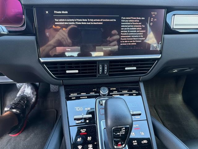 Used 2023 Porsche Cayenne Platinum Edition image 21