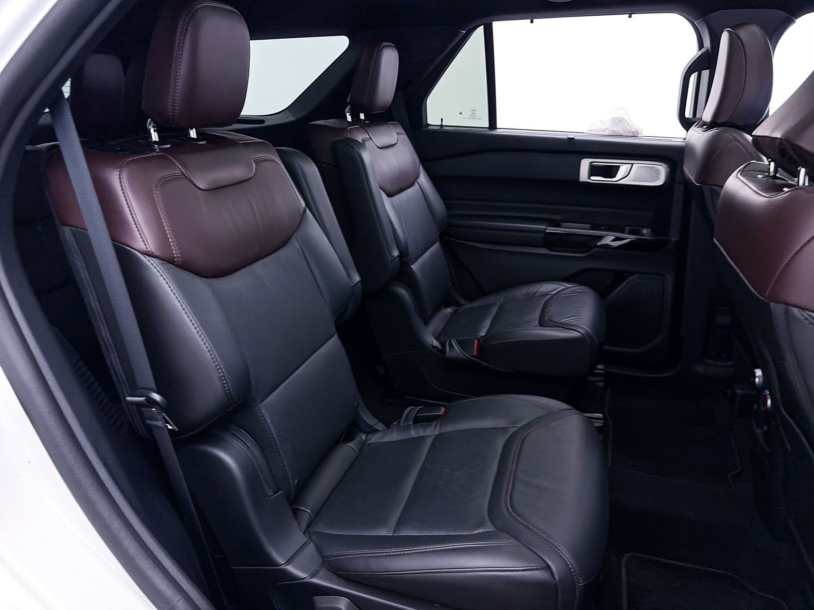 Used 2023 Ford Explorer Platinum w/ Technology Package AWD/4WD image 40