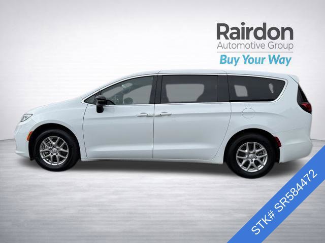 Used 2025 Chrysler Pacifica Select FWD image 4