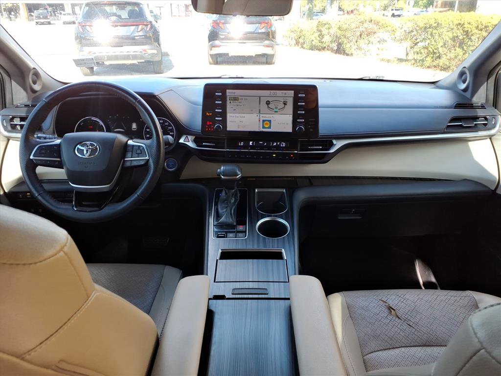 Used 2022 Toyota Sienna Limited image 23