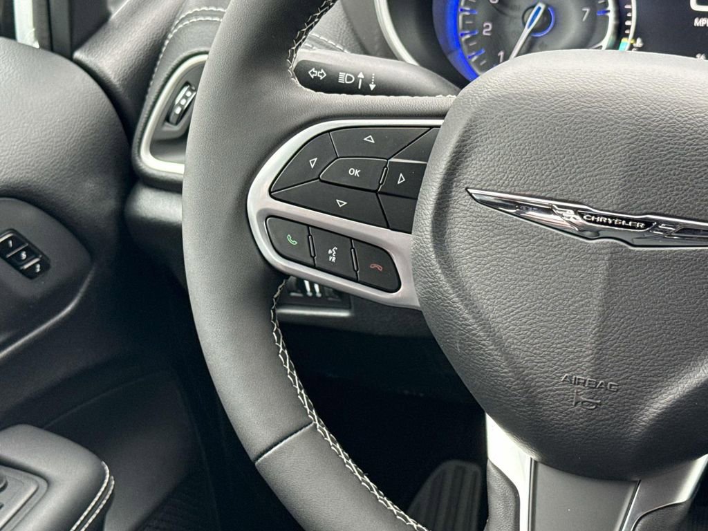 New 2026 Chrysler Pacifica Select image 12