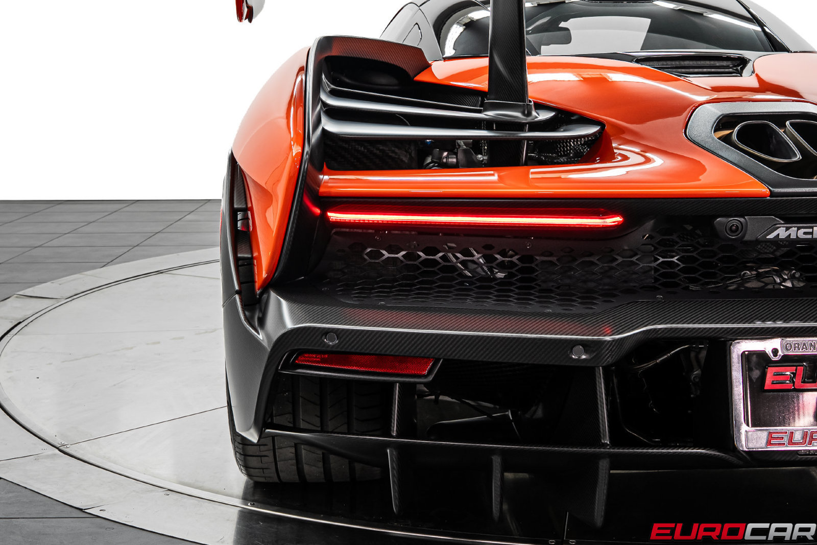 Used 2019 McLaren Senna RWD image 36
