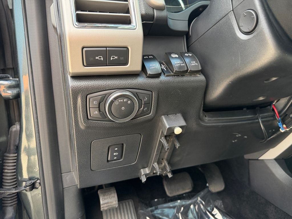 Used 2015 Ford F150 Lariat w/ Equipment Group 502A Luxury AWD/4WD image 19