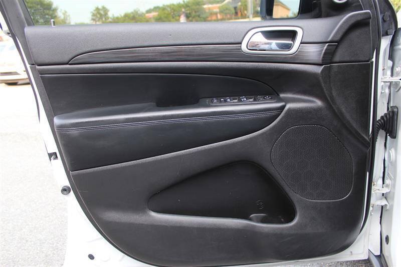 Used 2021 Jeep Grand Cherokee Laredo AWD/4WD image 11