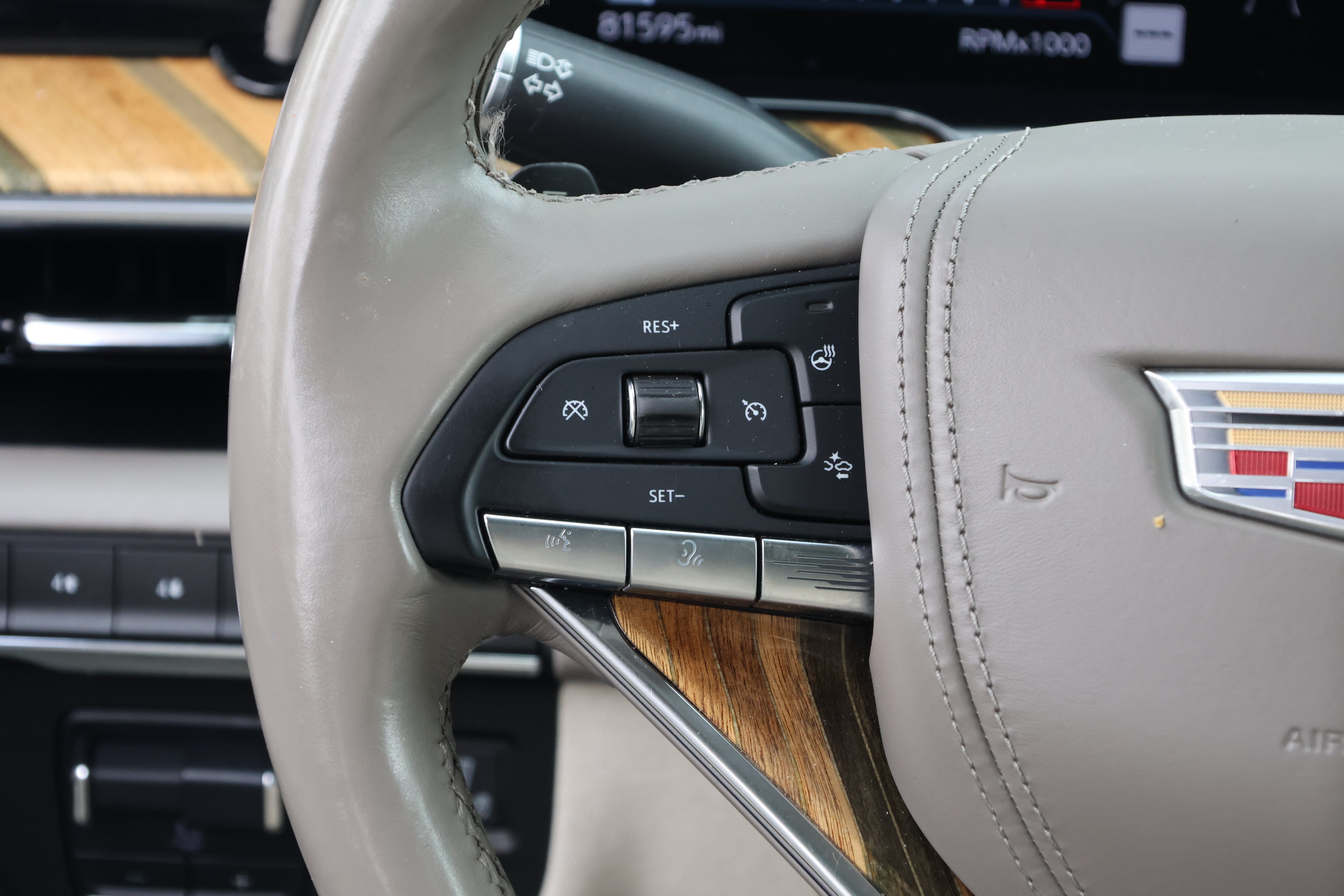 Used 2021 Cadillac Escalade Premium Luxury Platinum w/ Heavy-Duty Trailer Package AWD/4WD image 18
