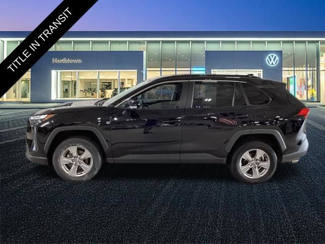 Used 2025 Toyota RAV4 XLE AWD/4WD image 2