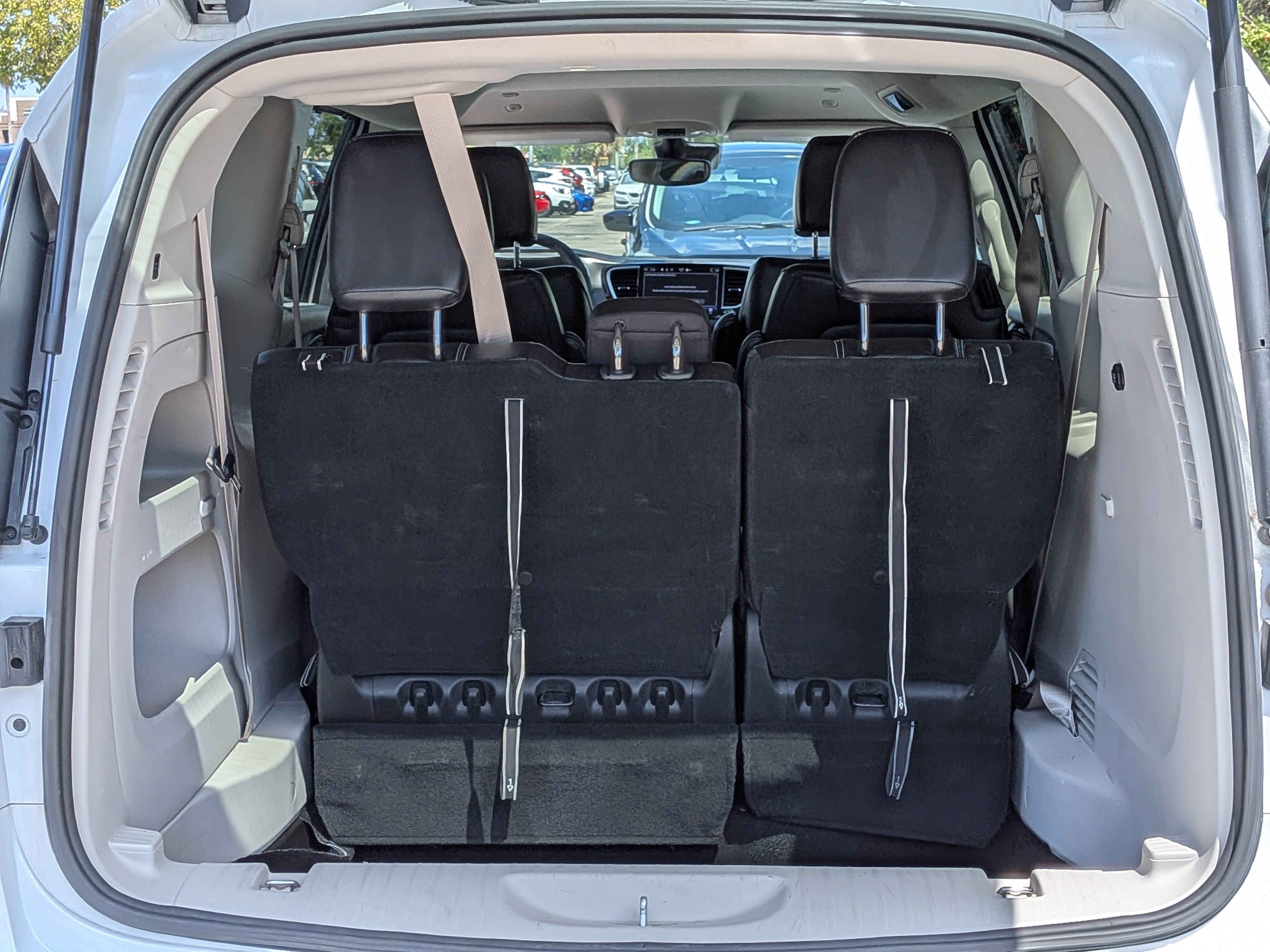 Used 2024 Chrysler Pacifica Touring-L image 13