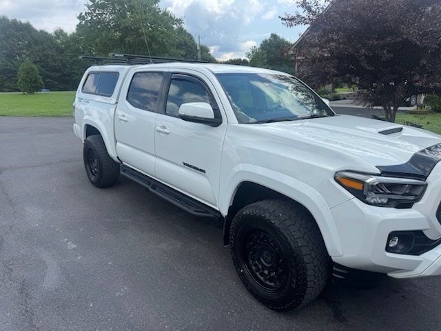 Used 2022 Toyota Tacoma TRD Sport w/ TRD Premium Sport Package AWD/4WD image 2