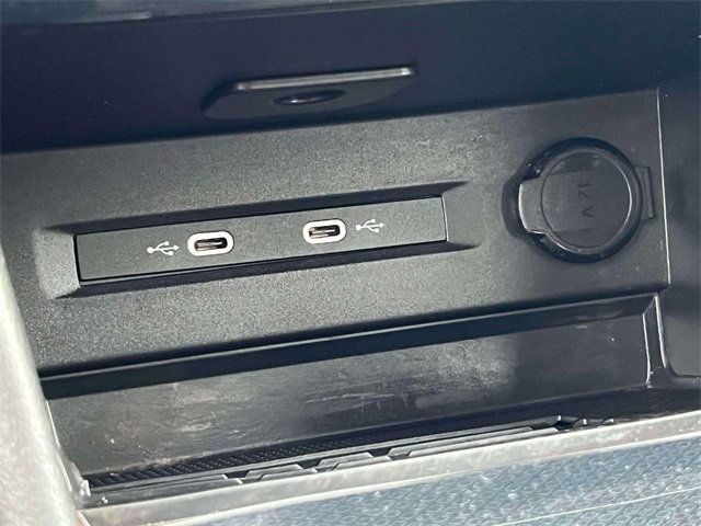 Used 2025 Volkswagen Taos SE image 31