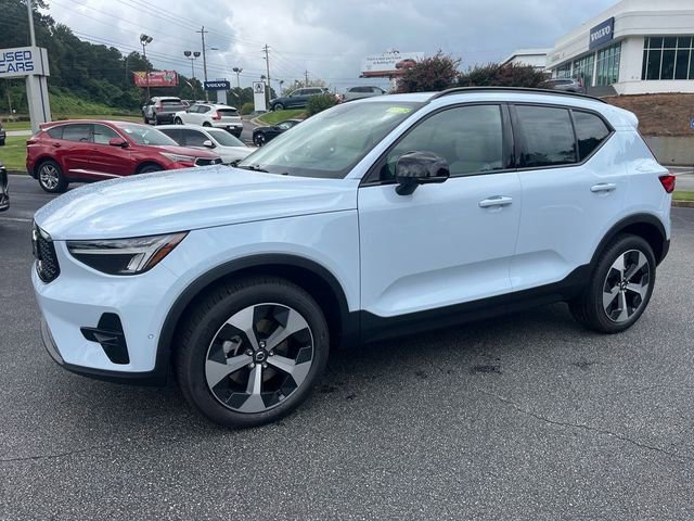 Used 2026 Volvo XC40 B4 Plus w/ Protection Package Premier image 2