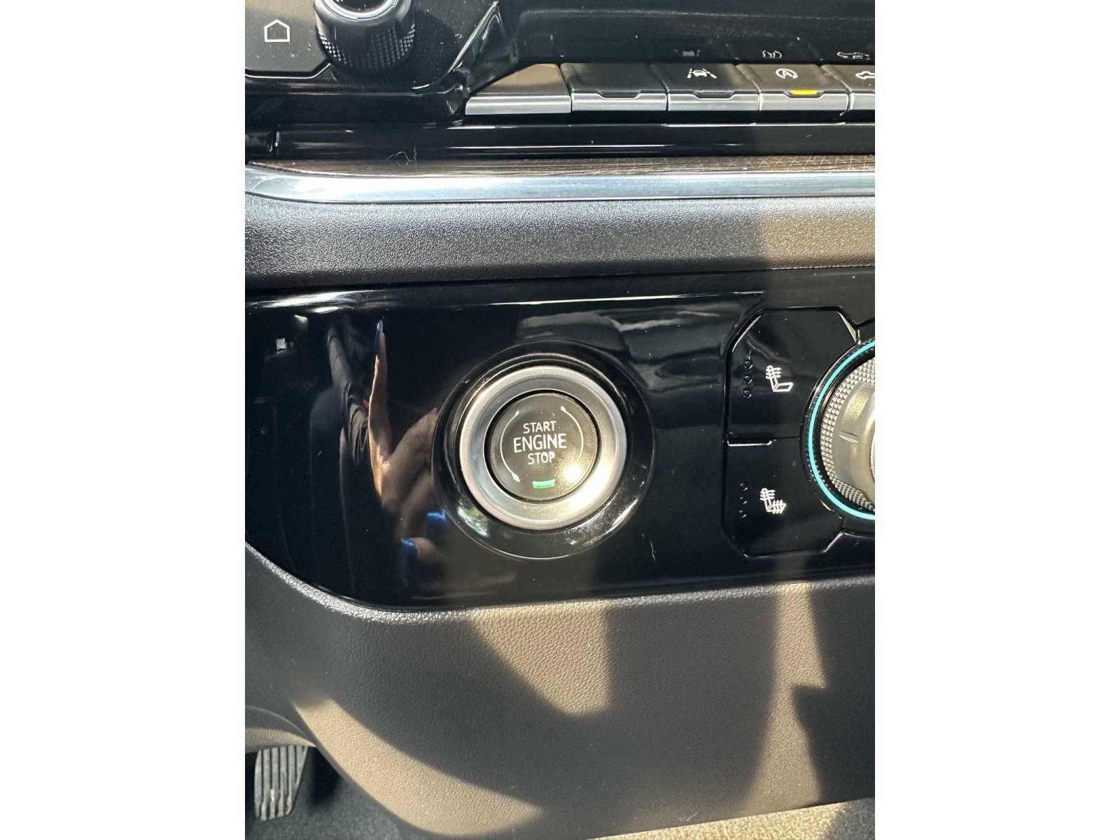 Used 2024 Chevrolet Silverado 1500 LT AWD/4WD image 26